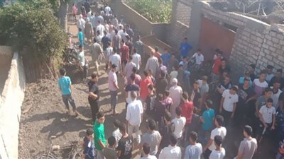 تشييع جثمان شهيد الشهامة بالمنشأة الصغرى بكفر شكر في الدقهلية