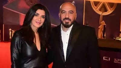 مجدي الهواري يحضر حفل تخرج نجله مع غادة عادل