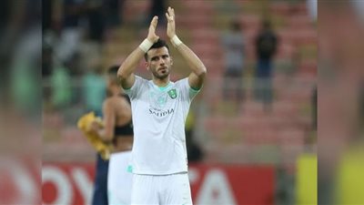 الأهلي السعودي يحدد مصير محترفيه بعد الهبوط.. موقف عمرو السومة