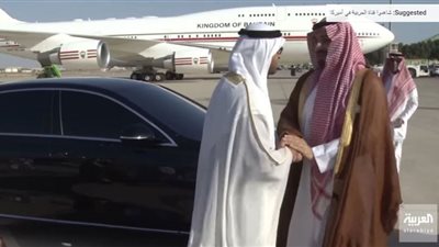 لقطات ودية تجمع بن سلمان ومحمد بن زايد خلال قمة جدة| شاهد