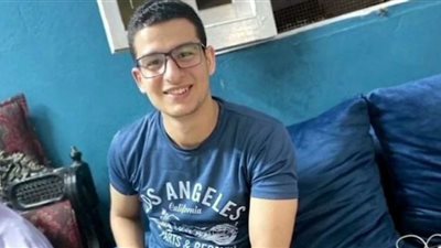 شاب مصري يقرأ القرآن الكريم كاملًا في 7 ساعات دون خطأ (فيديو)