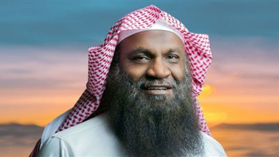 (شاهد) الشيخ الكلباني يُشعل فتنة بفيديو مثير للجدل في الصحراء