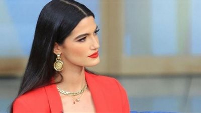 بالأصفر.. تارا عماد تخطف الأنظار علي إنستجرام (صور)