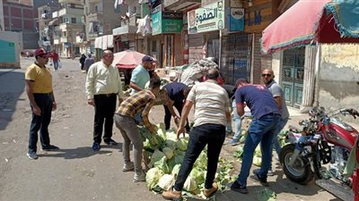 حملة لرفع اشغالات سوق الدراسات بالمنصورة ورفع الحواجز أمام المحلات