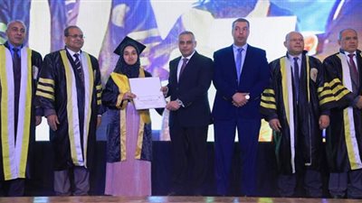 محافظ سوهاج يشهد حفل تخريج الدفعة 26 طب بشرى