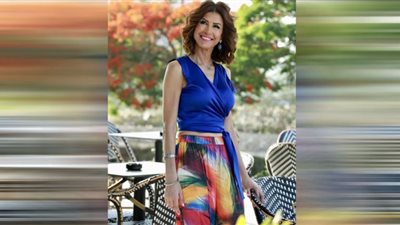 أمينة شلباية تتألق ببطن مكشوف وتعطي نصيحة عند اختيار الملابس