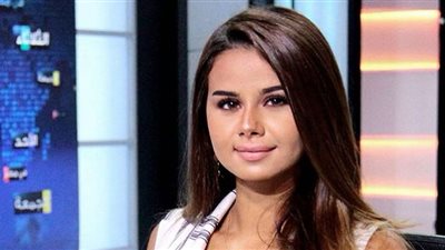 منة عرفة توضح حقيقة حملها بطفلها الأول