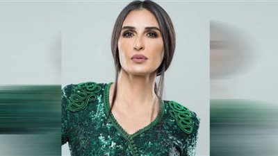 الموت يفجع فاطمة ناصر في والدها