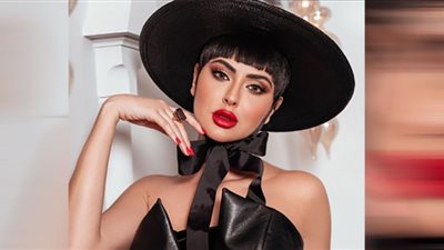 مريم حسين تعتمد فستان من الريش الملون في أحدث جلسة تصوير