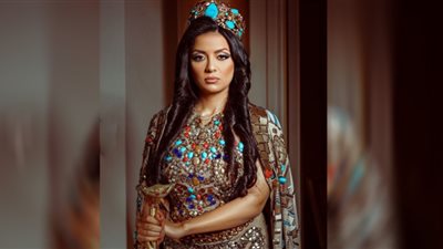 سهر الصايغ تخطف الأنظار بالأخضر المنفوش في افتتاح مهرجان الأقصر للسينما الإفريقية