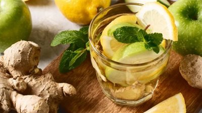 طريقة تحضير ديتوكس التفاح الأخضر بالزنجبيل والخيار