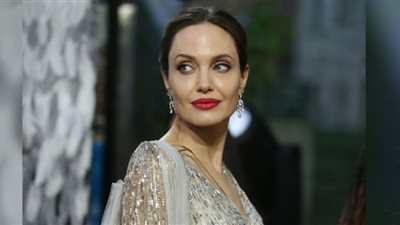 أنجلينا جولي تصل إلى اليمن في زيارة رسمية