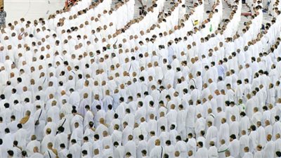 كيف يؤثر تخفيف إجراءات كورونا بالسعودية على أسعار العمرة؟