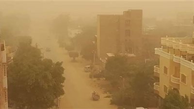 بسبب منخفض خماسيني.. صور توضح تحول الأجواء إلى اللون البرتقالي