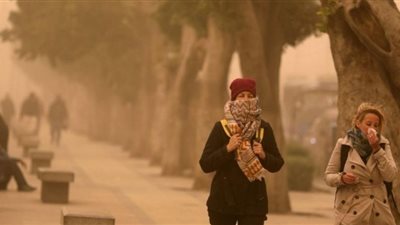 خاص| طبيب عيون يكشف عن طرق بسيطة للحفاظ على سلامة العين من الأتربة والرمال