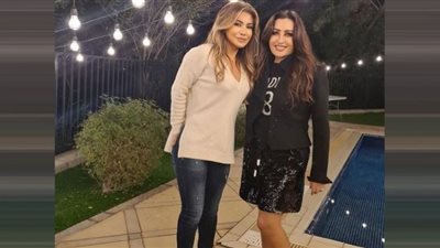 نوال الزغبي تهنئ لطيفة على ألبومها الجديد