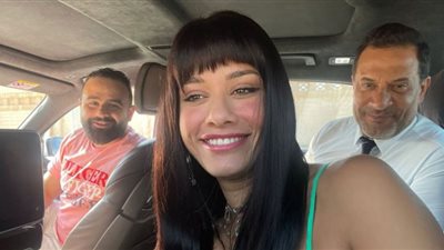 سنتيا خليفة تنتهي من تصوير أول قصص 