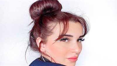 بميني جيب مثير.. أسما شريف منير تستعرض أنوثتها في بيروت