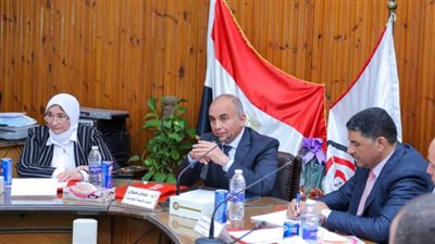 رئيس جامعة الزقازيق يشهد فعاليات المائدة المستديرة لمناقشة إحتياجات ومتطلبات سوق العمل