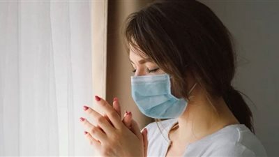 كيف أفلت هؤلاء الأشخاص من الإصابة بكورونا طيلة عامين؟.. طبيب يكشف السر