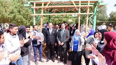 صور.. رئيس جامعة سوهاج يشارك في فعاليات اليوم الثاني للأسبوع البيئي الخامس