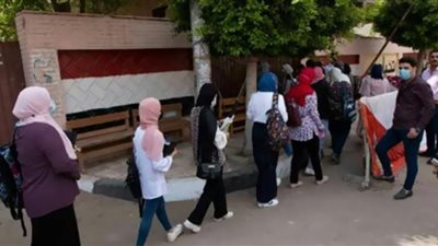 تباين الآراء حول صعوبة امتحان الجبر والهندسة الفراغية بالدقهلية