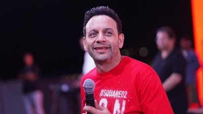 مصطفى قمر في ليلة غنائية كاملة العدد بالساحل الشمالي.. صور