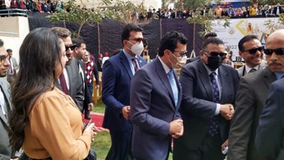 بالصور.. وزير الشباب والرياضة يصل هندسة المطرية للمشاركة في فعاليات مسابقة 