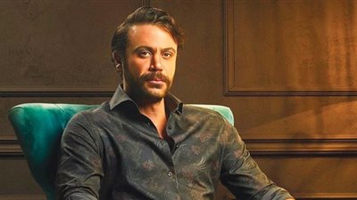 عرض فيلم «عمهم» في دبي ومحمد إمام يعلّق