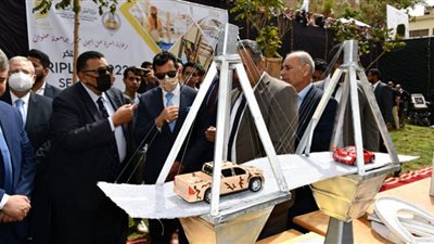 وزير الرياضة يشهد فعاليات المسابقة العلمية لكلية هندسة المطرية و يشيد بالابتكارات العلمية لطلاب الجامع