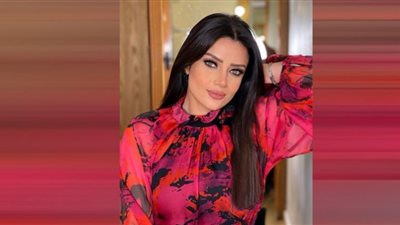 رضوى الشربيني تحتفل باليوم العالمي للمرأة بألوان الربيع في المغرب