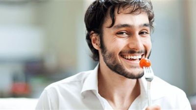 أطعمة تجنبها قبل صعودك الطائرة