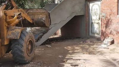 إزالة تعديات على حرم طريق بلبيس أبو حماد بالشرقية