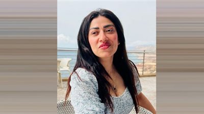 مروة عيد بإطلالة ناعمة أمام البحر