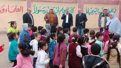 وكيل تعليم الشرقية يشيد بالمستوى الدراسي لطلاب إدارة ههيا التعليمية