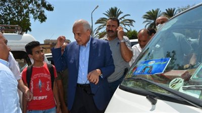 ضبط ١٥٣ سيارة سرفيس غير ملتزمة بأجرة الركوب المحددة بالجيزة