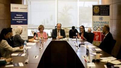 الرقابة المالية تبحث توفير حماية تأمينية لتغطية مخاطر السيدات الأقل حصولا على المنتجات المالية