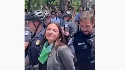 اعتقال نائبة بـ الكونجرس خلال مشاركتها بمظاهرات حق الإجهاض
