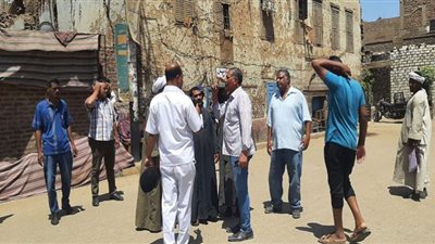 رفع ٢٠ طن قمامة وإخلاء ١٥ بائع متجول من ميدانى العمرى وابوالعباس بقوص