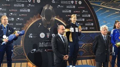 اليابانية ميساكي إيمورا تتوج بذهبية سلاح السيف ببطولة العالم في القاهرة