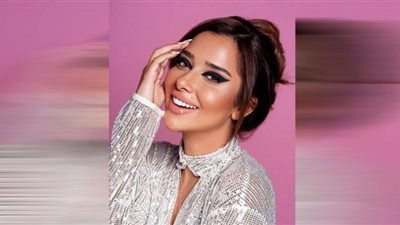 شاهد| بلقيس فتحي تعتمد صيحة الأوفر سايز والمكياج الترابي في أحدث إطلالاتها
