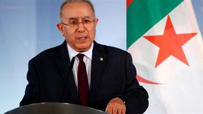 وزير الخارجية الجزائري يبحث تعزيز العلاقات مع 4 دول