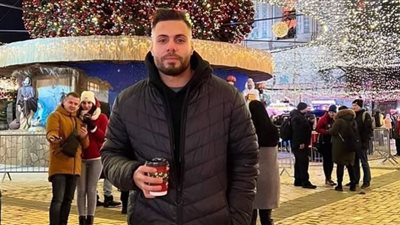 تعرض لإطلاق نار ولاحقته سيارة.. مصري يخاطر بحياته لإنقاذ أطفال بأوكرانيا (فيديو)