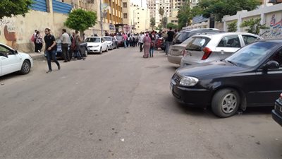 فرحة بين طلاب الثانوية العامة شعبة الرياضيات بسبب سهولة امتحان الإستاتيكا
