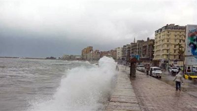 الشتاء تودع الإسكندرية برياح شديدة وأمطار غزيرة