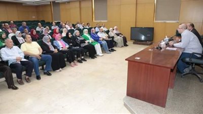 محافظ بني سويف يتابع الأداء التنفيذي مع المسؤولين