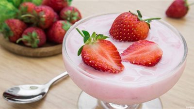 طريقة عمل زبادي بالفراولة في المنزل