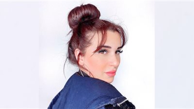 أسما شريف منير تبرز قوامها الـ