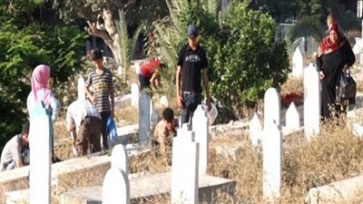 هل يجوز تخصيص يوم الجمعة لزيارة المقابر