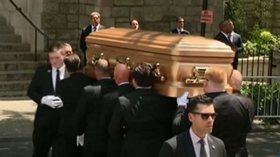 ترامب يودع زوجته إلى مثواها الأخير (شاهد)